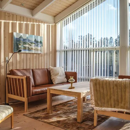 Three-bedroom In Albak Сasa de vacaciones